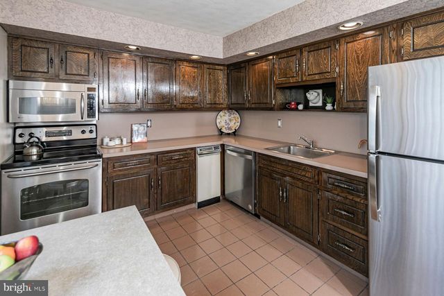 12 CAMERON CT, Princeton, NJ 08540