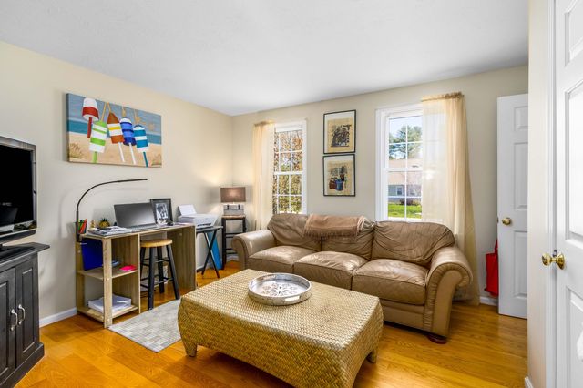 5 Raspberry Lane, Marstons Mills, MA 02648
