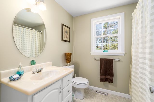 5 Raspberry Lane, Marstons Mills, MA 02648