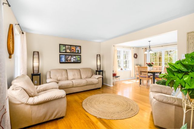5 Raspberry Lane, Marstons Mills, MA 02648