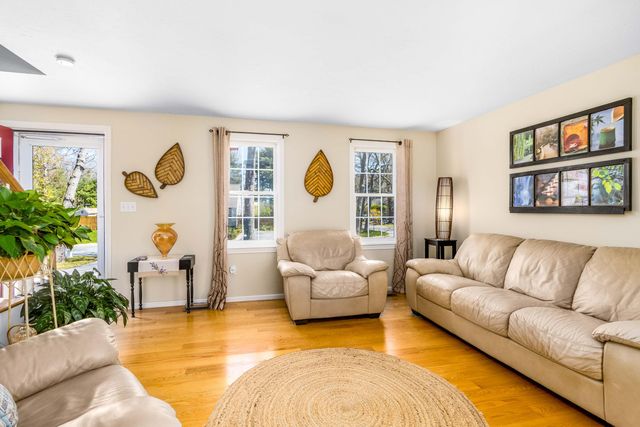 5 Raspberry Lane, Marstons Mills, MA 02648