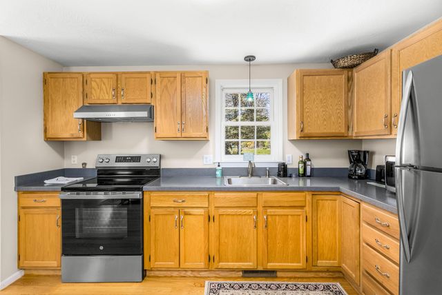 5 Raspberry Lane, Marstons Mills, MA 02648
