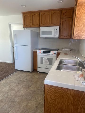 54 N Randy Avenue # B, Clovis, CA 93612