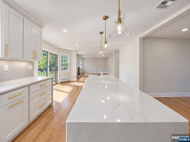 182 School Street, Northvale, NJ 07647