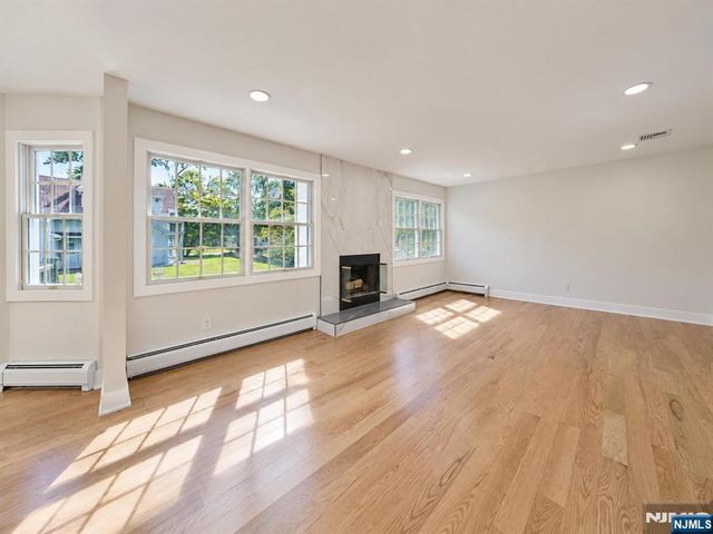 182 School Street, Northvale, NJ 07647