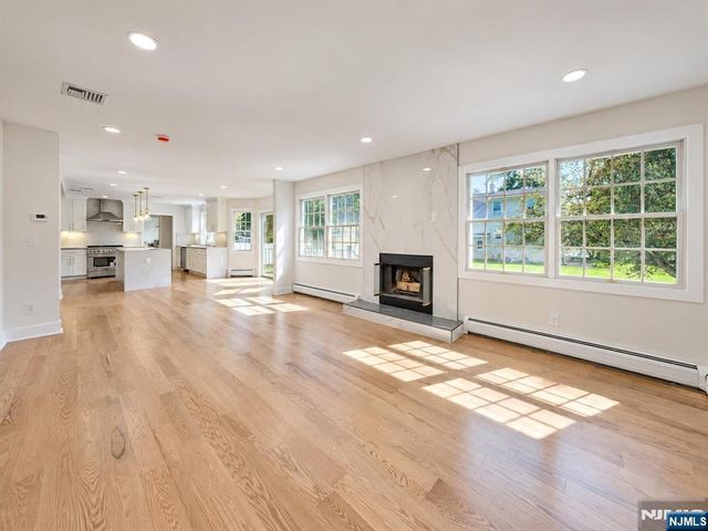 182 School Street, Northvale, NJ 07647