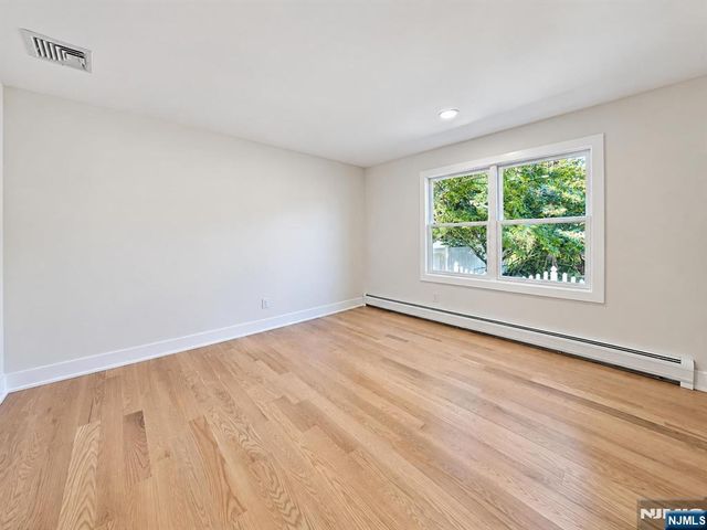 182 School Street, Northvale, NJ 07647