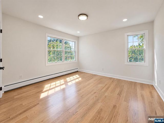 182 School Street, Northvale, NJ 07647