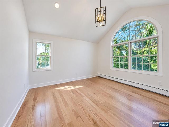 182 School Street, Northvale, NJ 07647