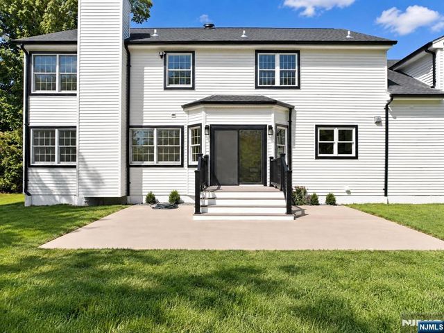 182 School Street, Northvale, NJ 07647