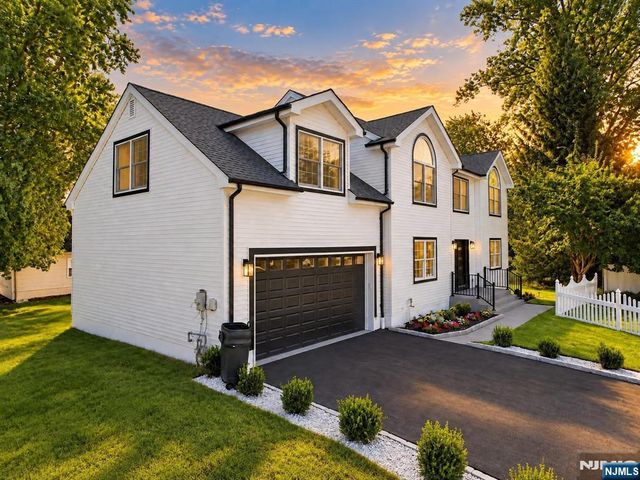 182 School Street, Northvale, NJ 07647
