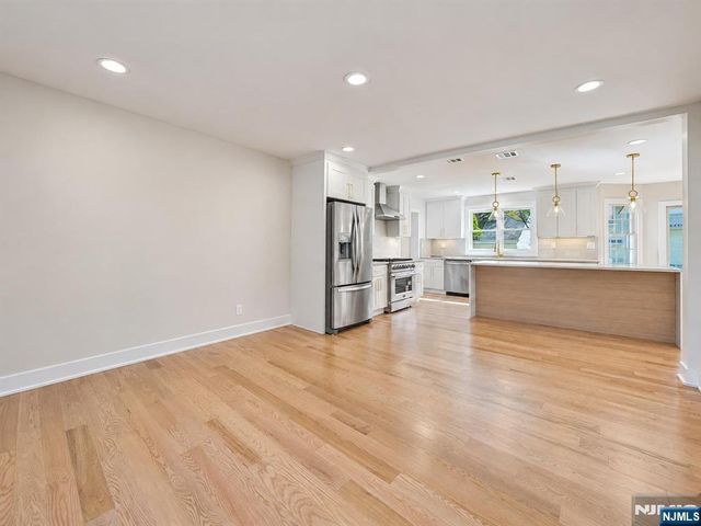 182 School Street, Northvale, NJ 07647
