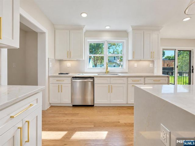 182 School Street, Northvale, NJ 07647