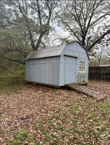 51 County Road 34715, Paris, TX 75460