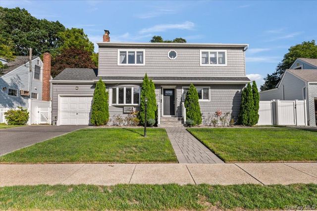 89 3rd Avenue, Massapequa Park, NY 11762