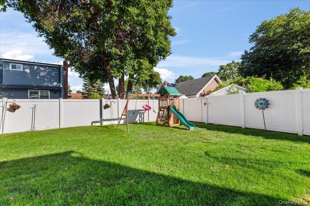 89 3rd Avenue, Massapequa Park, NY 11762