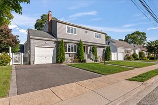 89 3rd Avenue, Massapequa Park, NY 11762