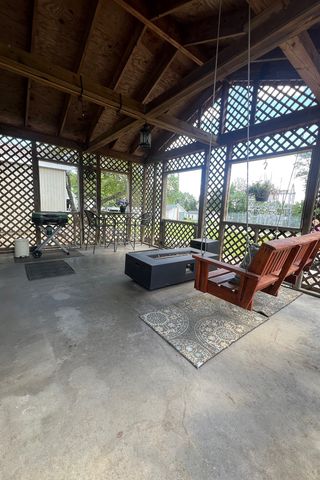 316 Elm Street, Buffalo, IA 52728