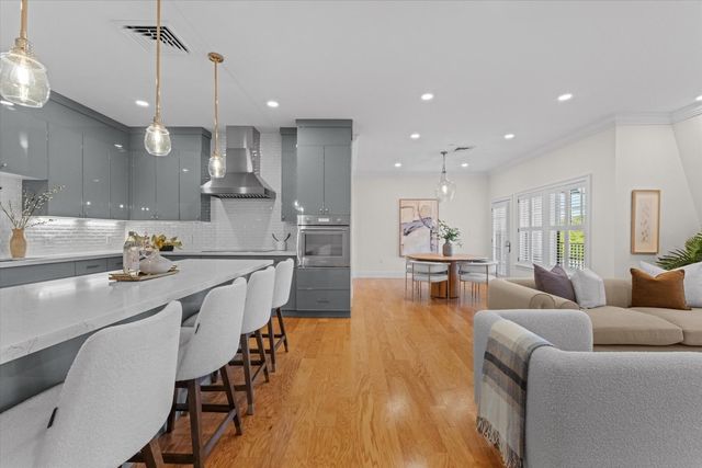 36 Elmwood Ave 11, Winchester, MA 01890