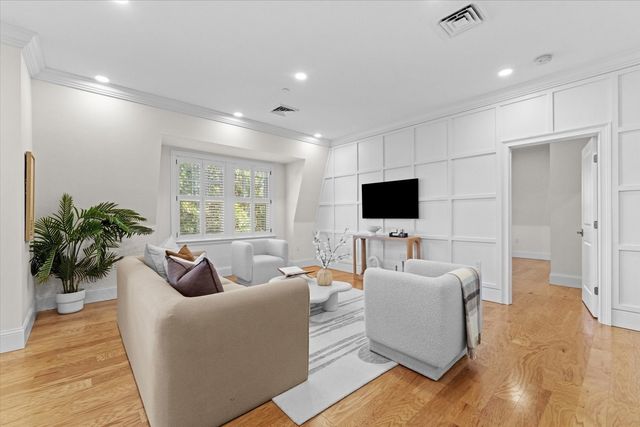 36 Elmwood Ave 11, Winchester, MA 01890