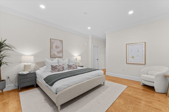 36 Elmwood Ave 11, Winchester, MA 01890