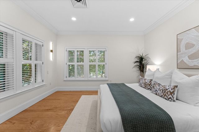 36 Elmwood Ave 11, Winchester, MA 01890