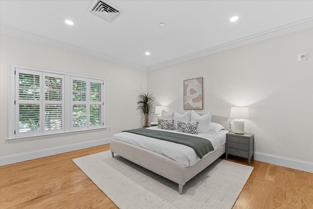 36 Elmwood Ave 11, Winchester, MA 01890