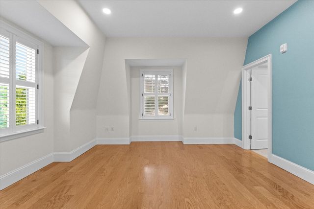 36 Elmwood Ave 11, Winchester, MA 01890