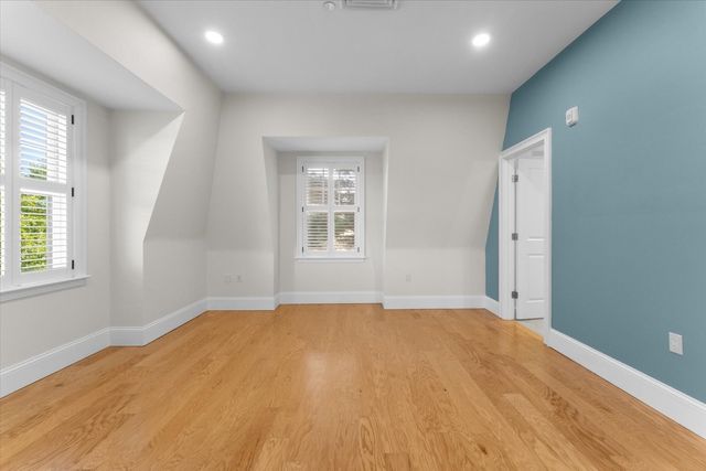 36 Elmwood Ave 11, Winchester, MA 01890