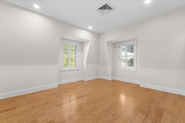 36 Elmwood Ave 11, Winchester, MA 01890