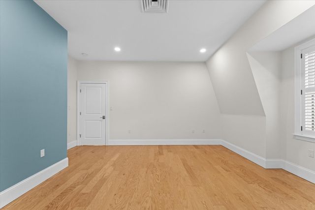 36 Elmwood Ave 11, Winchester, MA 01890
