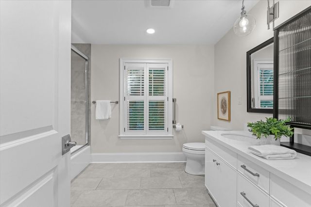 36 Elmwood Ave 11, Winchester, MA 01890