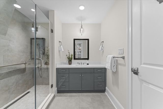 36 Elmwood Ave 11, Winchester, MA 01890