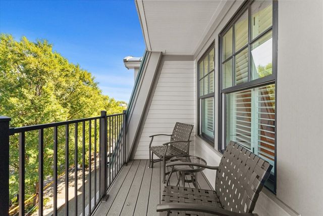36 Elmwood Ave 11, Winchester, MA 01890