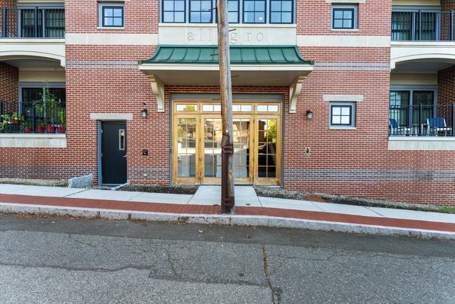 36 Elmwood Ave 11, Winchester, MA 01890