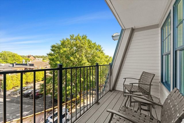 36 Elmwood Ave 11, Winchester, MA 01890