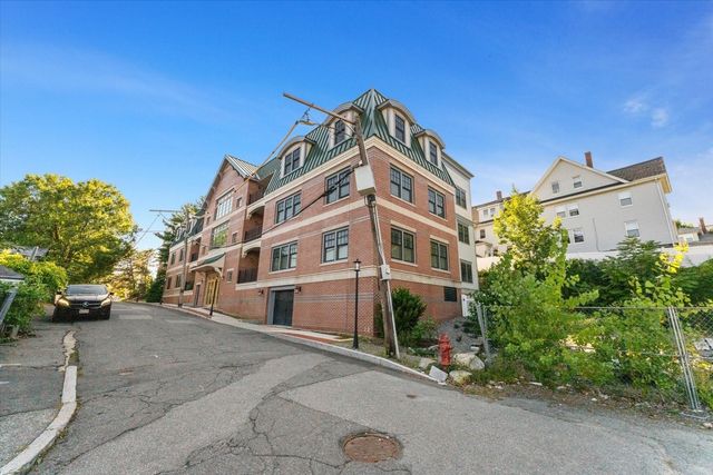 36 Elmwood Ave 11, Winchester, MA 01890