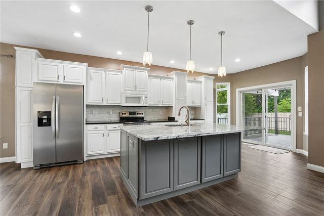 2654 Mulberry Ct, Marion, IA 52302