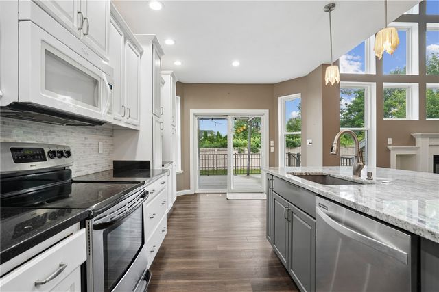 2654 Mulberry Ct, Marion, IA 52302