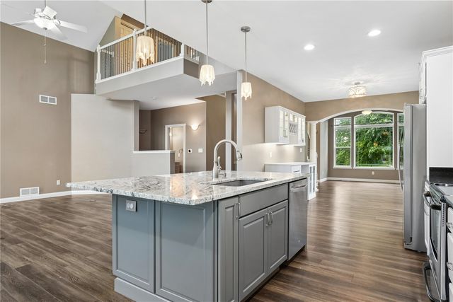 2654 Mulberry Ct, Marion, IA 52302