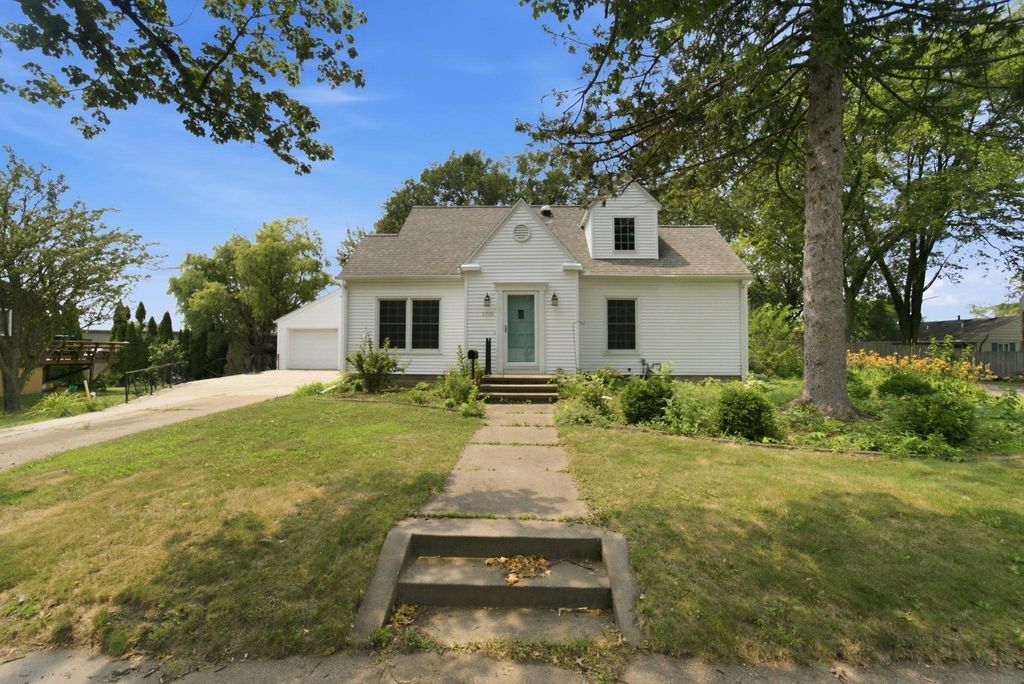 1715 Schreiber Street, Cedar Falls, IA 50613