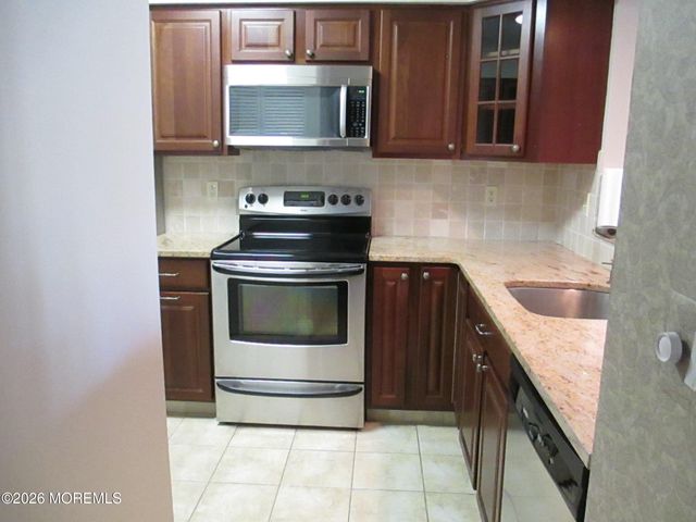 32 Center Avenue 14, Atlantic Highlands, NJ 07716