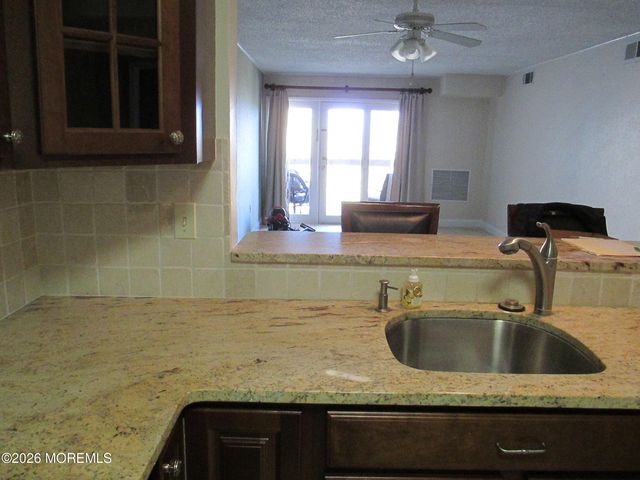 32 Center Avenue 14, Atlantic Highlands, NJ 07716