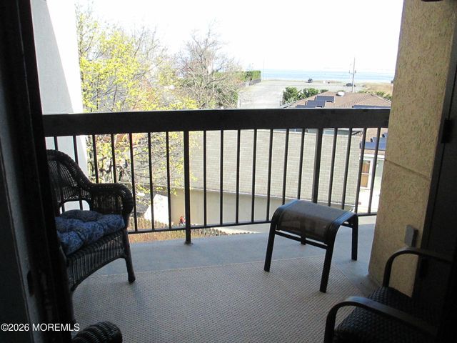 32 Center Avenue 14, Atlantic Highlands, NJ 07716