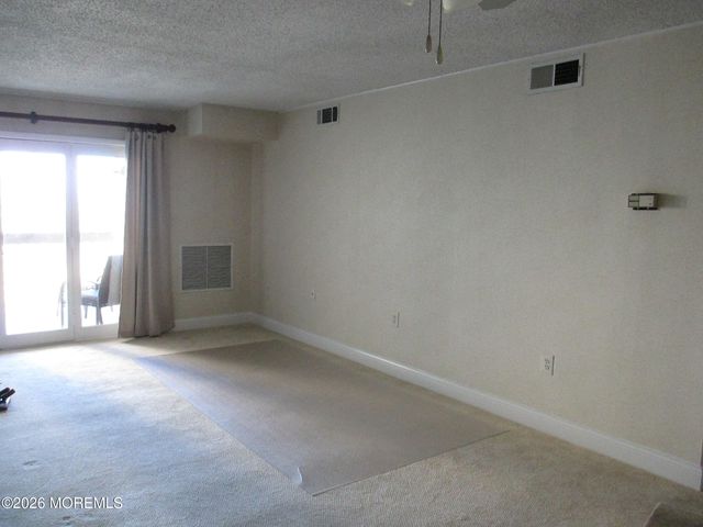 32 Center Avenue 14, Atlantic Highlands, NJ 07716