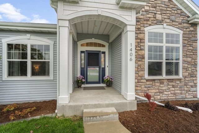 1406 Mockingbird COURT, Oconomowoc, WI 53066