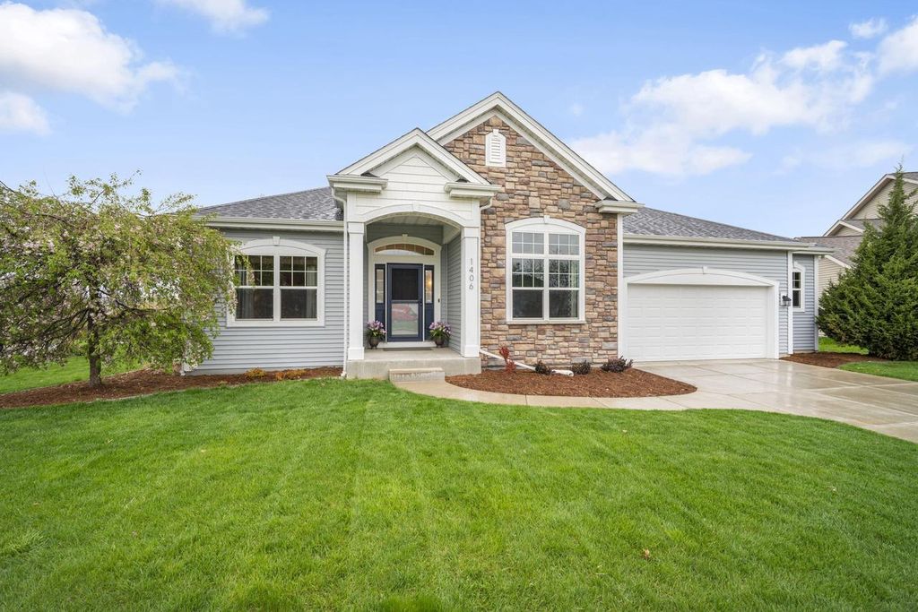 1406 Mockingbird COURT, Oconomowoc, WI 53066