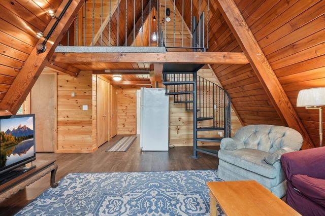 99 Lakeshore Drive, Spencer, MA 01562