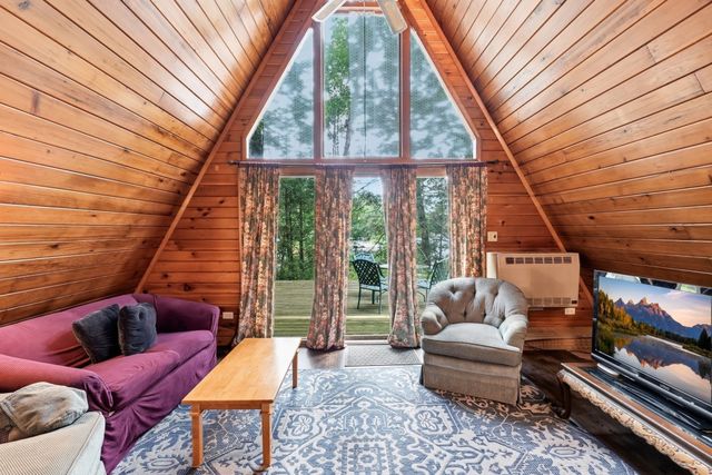 99 Lakeshore Drive, Spencer, MA 01562