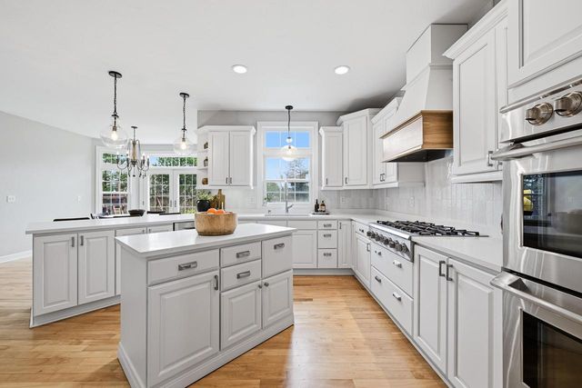 W223N3589 Ridgeside COURT, Pewaukee, WI 53072